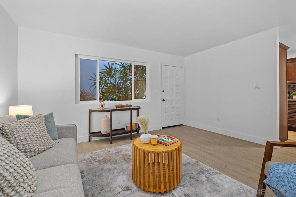 1030 Robinson Ave 207