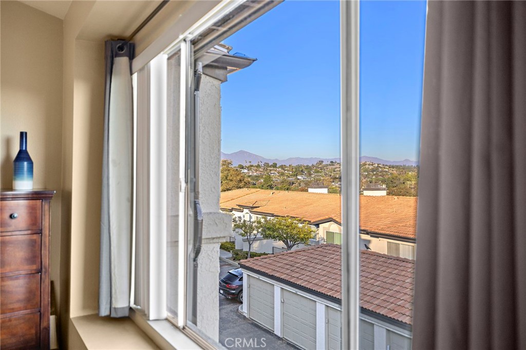 La Vista (LVIS) - Residential