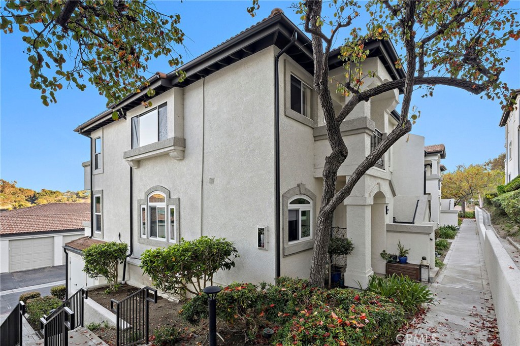 La Vista (LVIS) - Residential