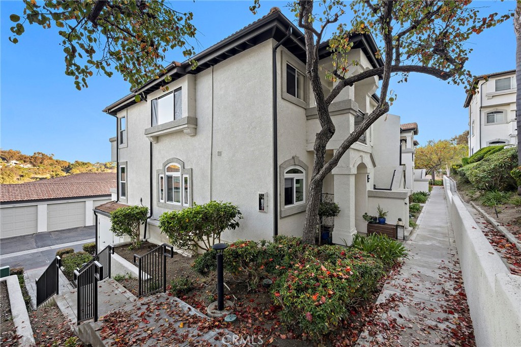 La Vista (LVIS) - Residential