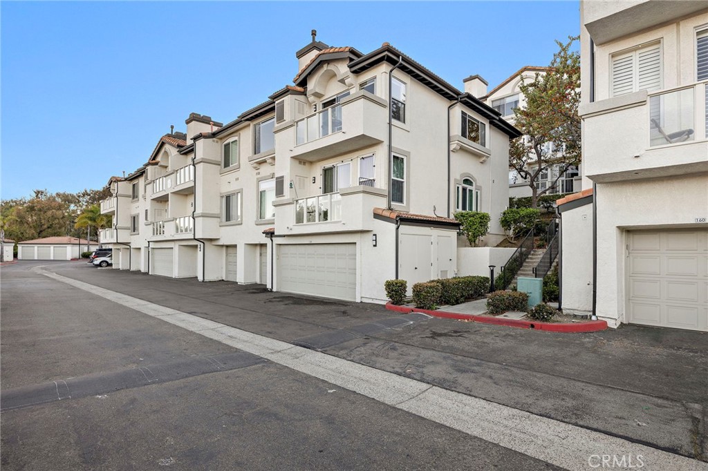 La Vista (LVIS) - Residential