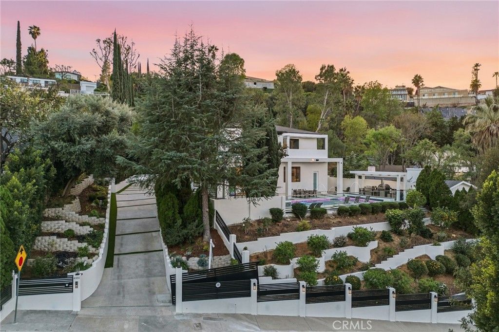 Photo of 4331 Alonzo, Encino, CA 91316 (MLS # SR26075791)