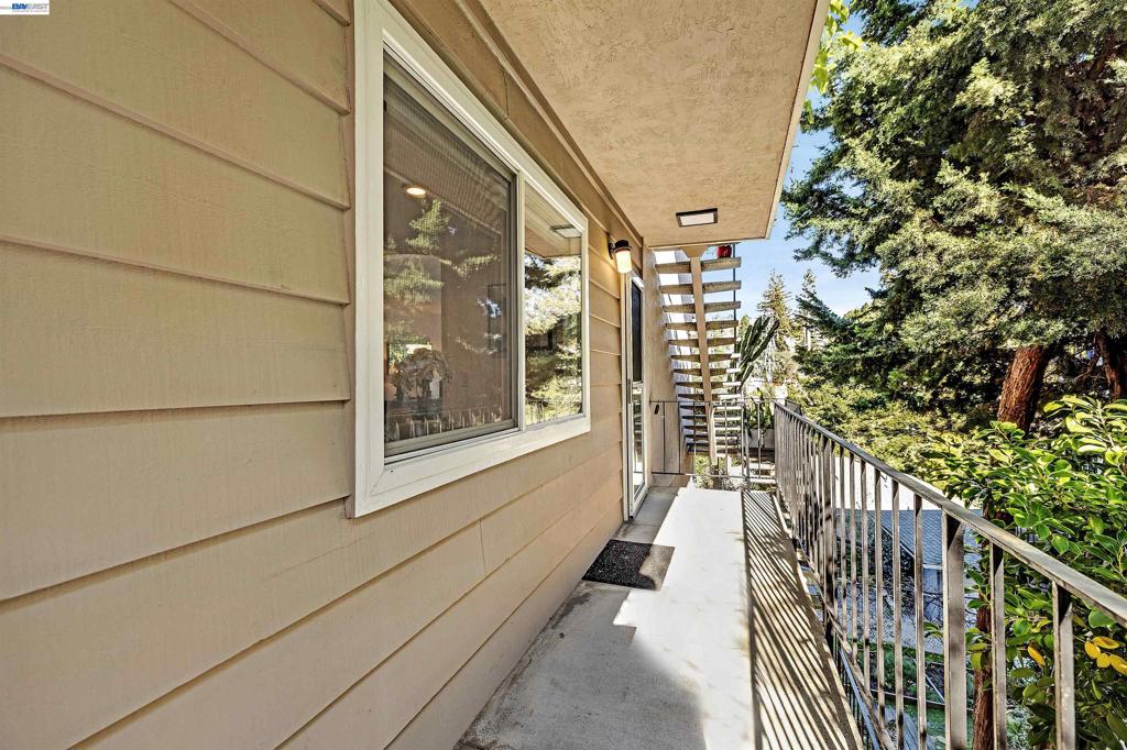 1120 Hollywood Ave Ave 1, Oakland CA 94602