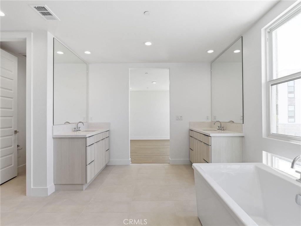 125 Apron, Irvine CA 92618 - Photo 10