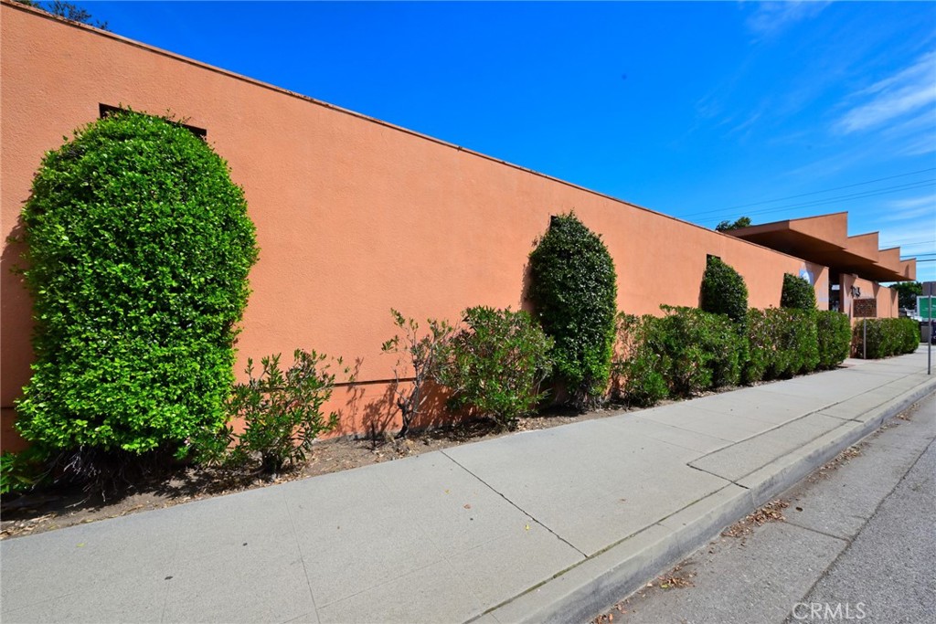 Properties 4 1245 E Walnut Street