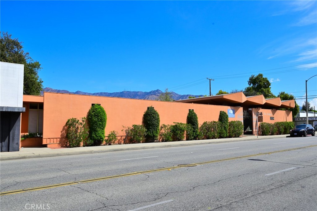 Properties 2 1245 E Walnut Street