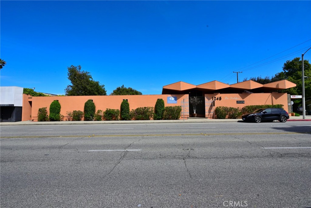 Properties 1 1245 E Walnut Street