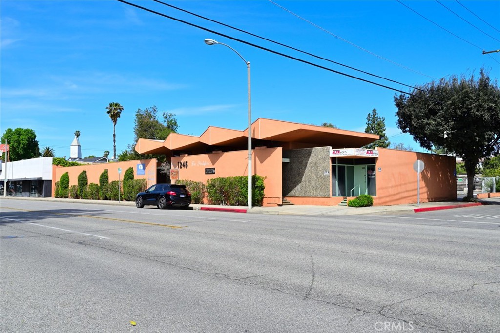 Properties 3 1245 E Walnut Street