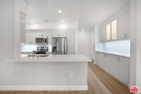 Tiny photo for 1832 S Barrington Avenue #202, Los Angeles, CA 90025 (MLS # 25616907)
