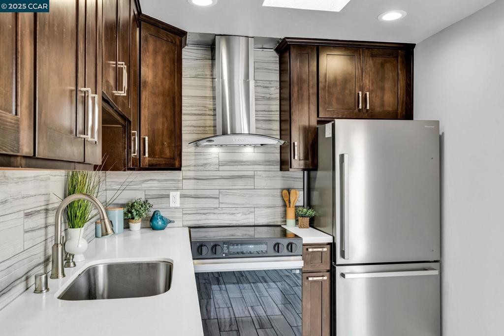 PARCHESTER VLG - Residential