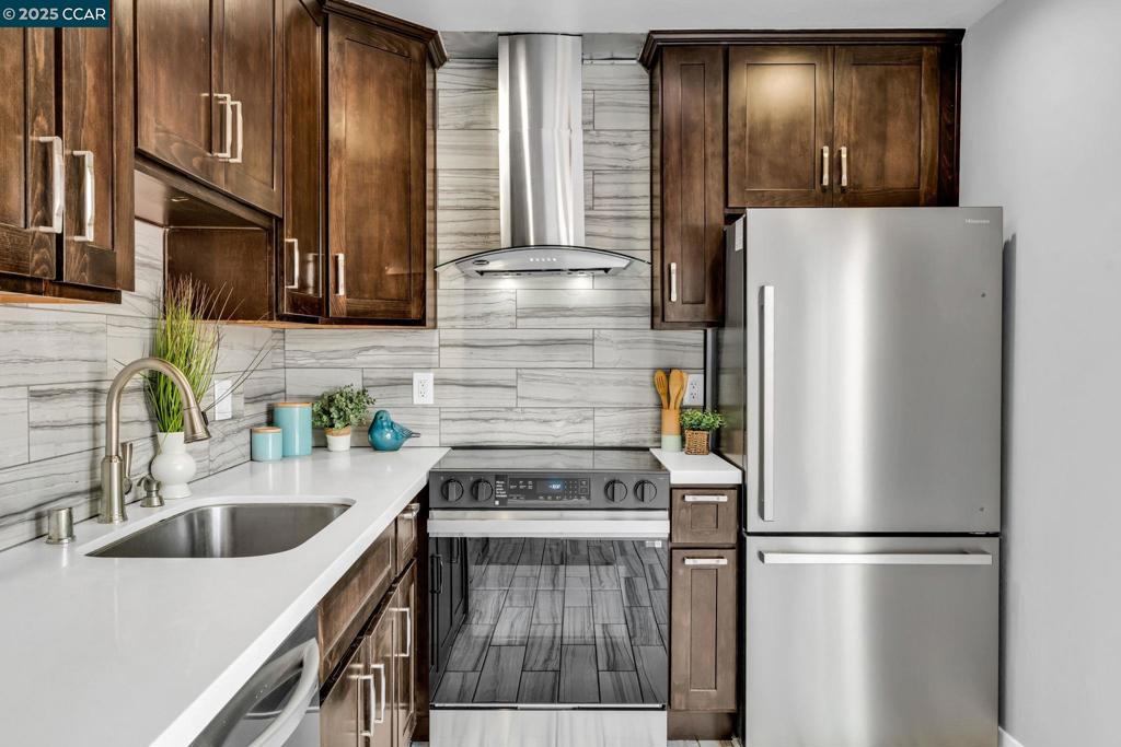 PARCHESTER VLG - Residential