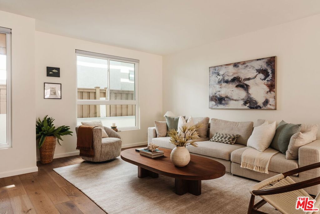 Photo of 942 14th Street #3, Santa Monica, CA 90403 (MLS # 26994141)