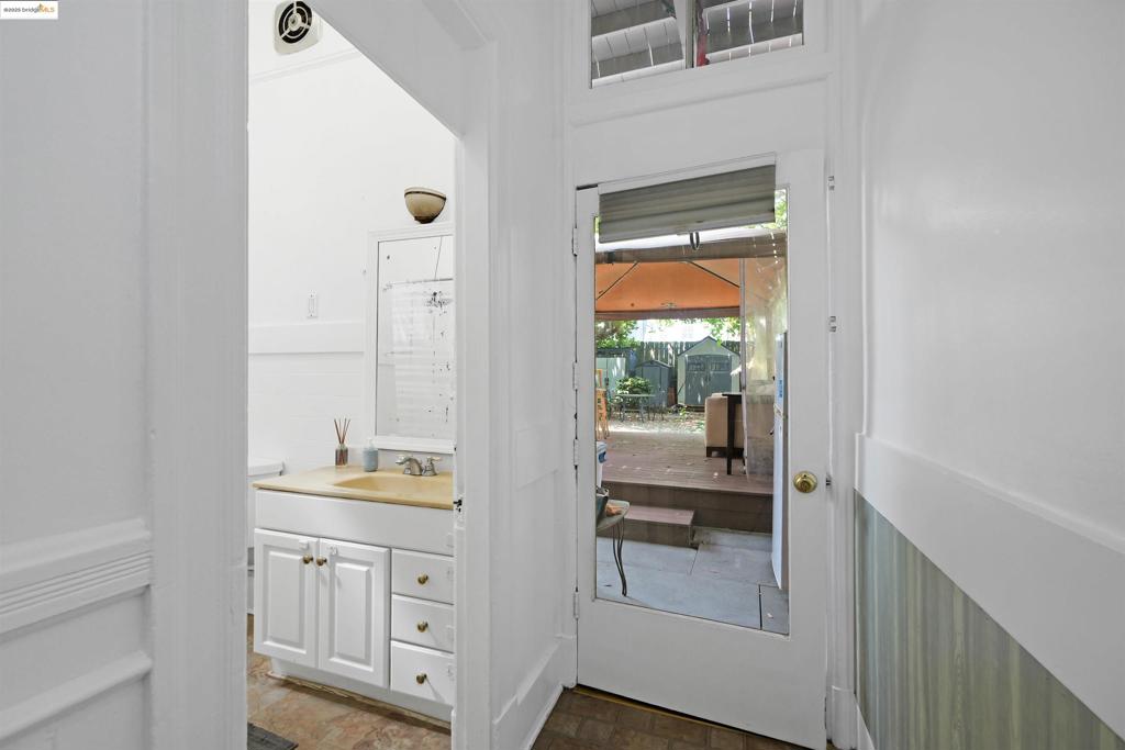 LOWER PAC HTS - Residential Income