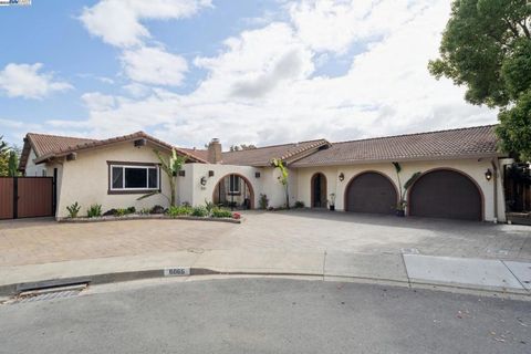 Photo of 6066 Monte Verde Ct, Castro Valley, CA 94552 (MLS # 41113924) Photo of 6066 Monte Verde Ct, Castro Valley, CA 94552 (MLS # 41113924)