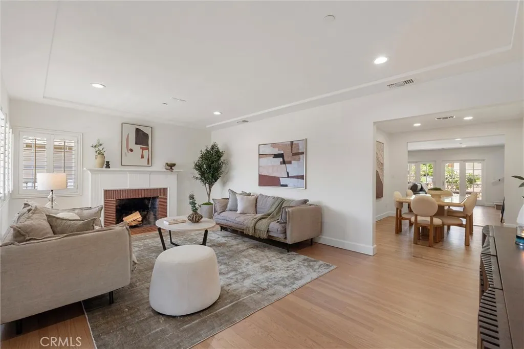 Burbank, California 91501, United States, 4 Bedrooms Bedrooms, ,5 BathroomsBathrooms,Residential,Active,183926