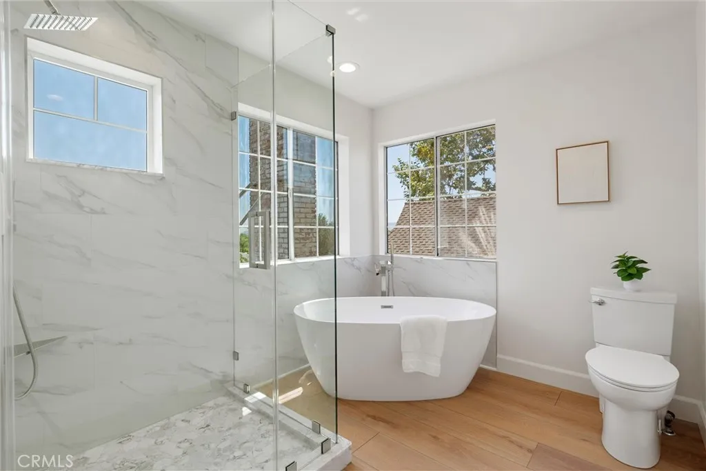 Burbank, California 91501, United States, 4 Bedrooms Bedrooms, ,5 BathroomsBathrooms,Residential,Active,183926