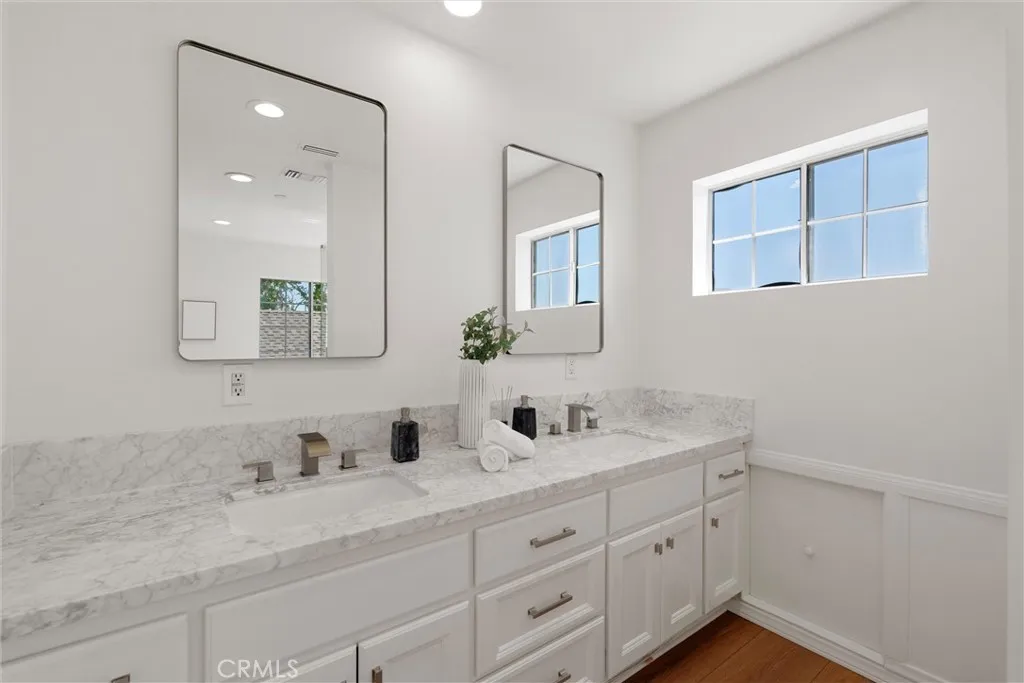 Burbank, California 91501, United States, 4 Bedrooms Bedrooms, ,5 BathroomsBathrooms,Residential,Active,183926