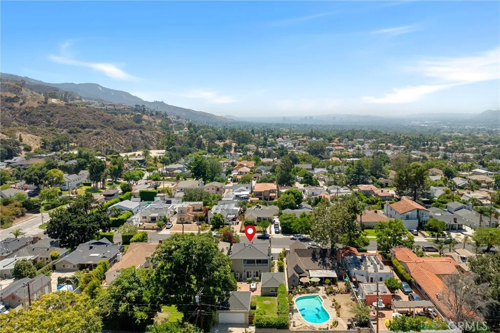 Burbank, California 91501, United States, 4 Bedrooms Bedrooms, ,5 BathroomsBathrooms,Residential,Active,183926