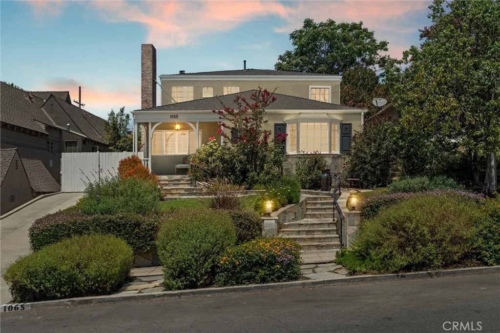 Burbank, California 91501, United States, 4 Bedrooms Bedrooms, ,5 BathroomsBathrooms,Residential,Active,183926