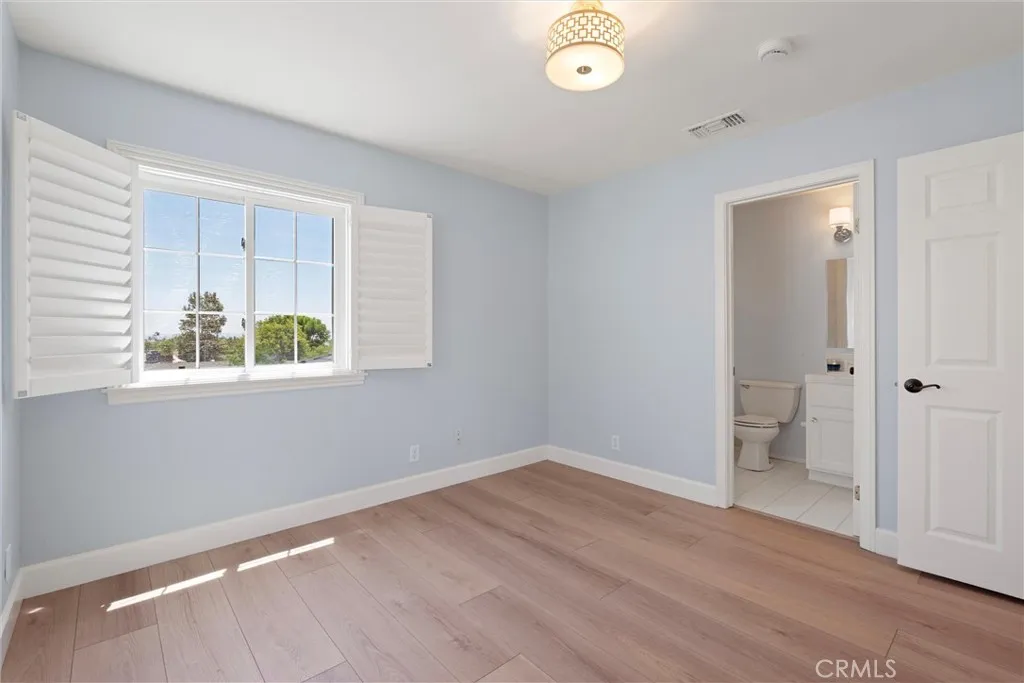 Burbank, California 91501, United States, 4 Bedrooms Bedrooms, ,5 BathroomsBathrooms,Residential,Active,183926