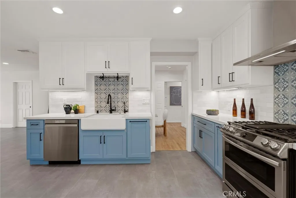 Burbank, California 91501, United States, 4 Bedrooms Bedrooms, ,5 BathroomsBathrooms,Residential,Active,183926