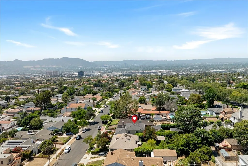 Burbank, California 91501, United States, 4 Bedrooms Bedrooms, ,5 BathroomsBathrooms,Residential,Active,183926