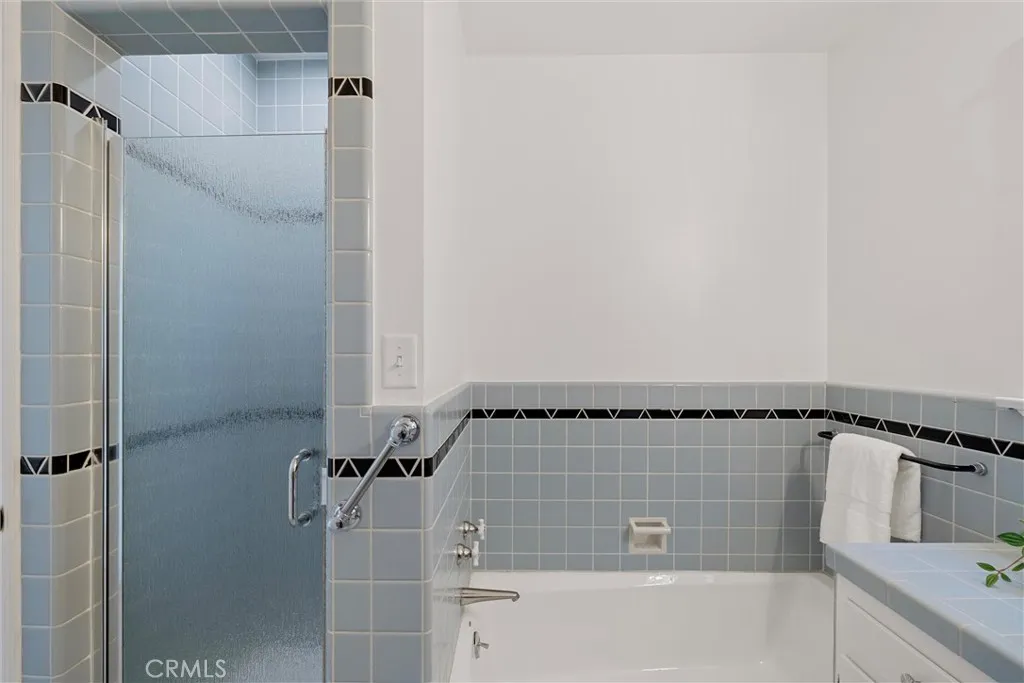 Burbank, California 91501, United States, 4 Bedrooms Bedrooms, ,5 BathroomsBathrooms,Residential,Active,183926