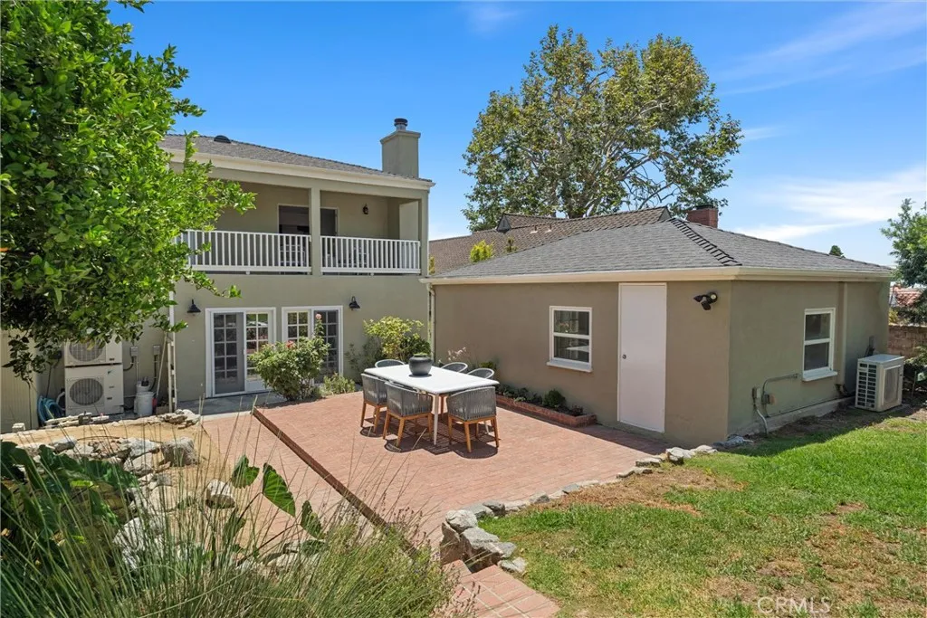 Burbank, California 91501, United States, 4 Bedrooms Bedrooms, ,5 BathroomsBathrooms,Residential,Active,183926