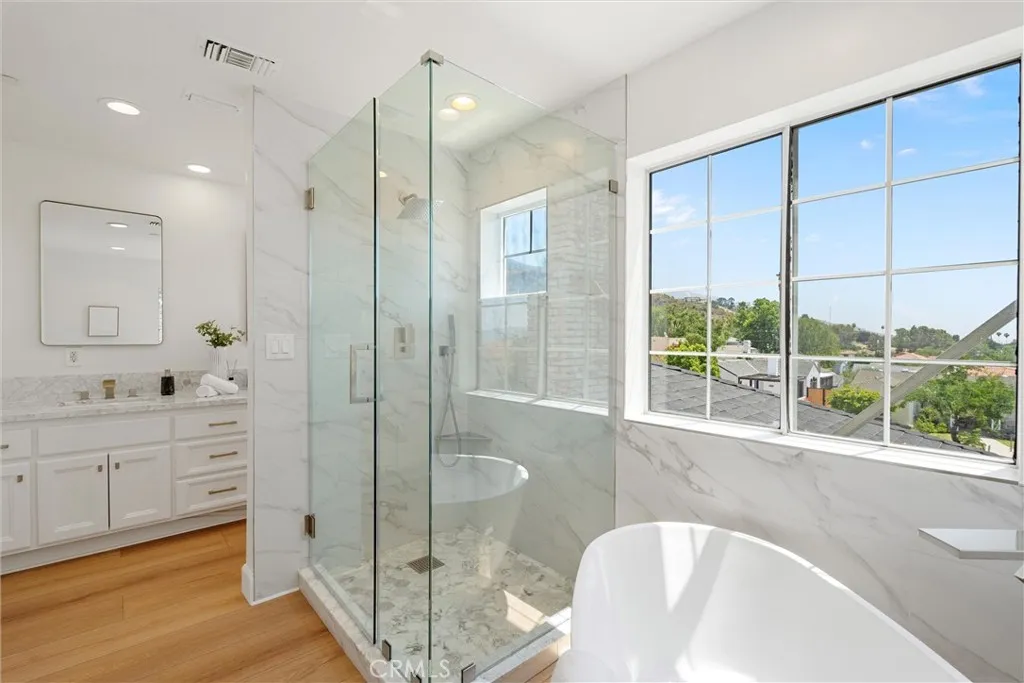 Burbank, California 91501, United States, 4 Bedrooms Bedrooms, ,5 BathroomsBathrooms,Residential,Active,183926