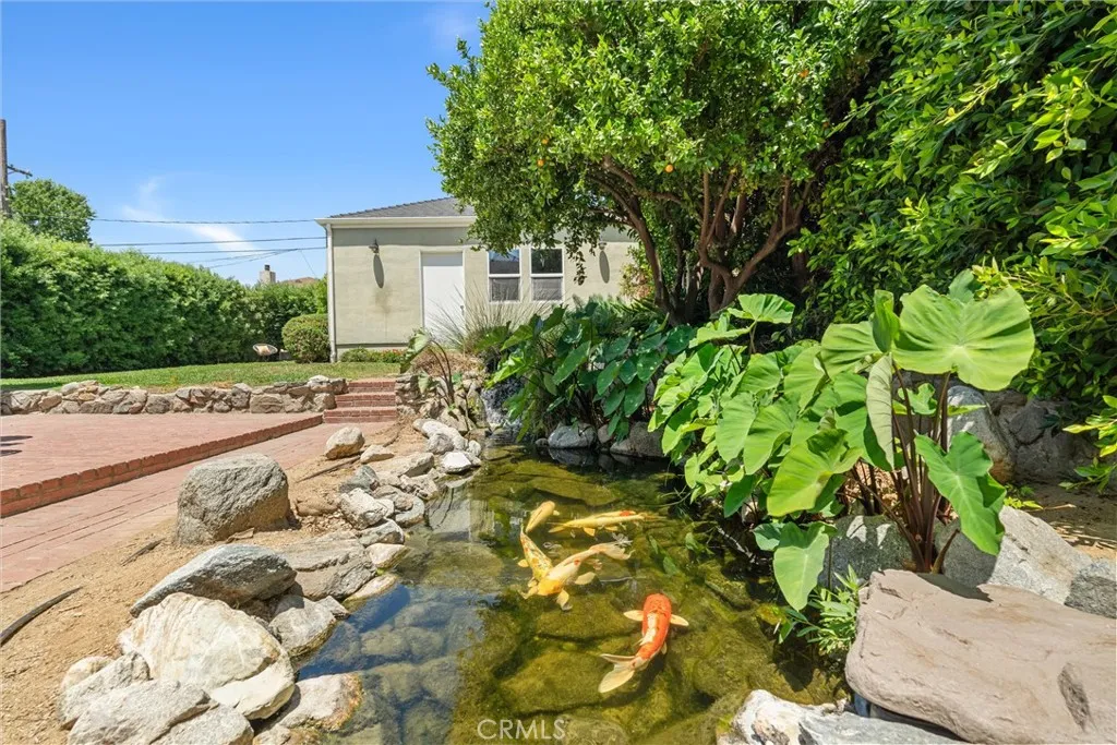 Burbank, California 91501, United States, 4 Bedrooms Bedrooms, ,5 BathroomsBathrooms,Residential,Active,183926