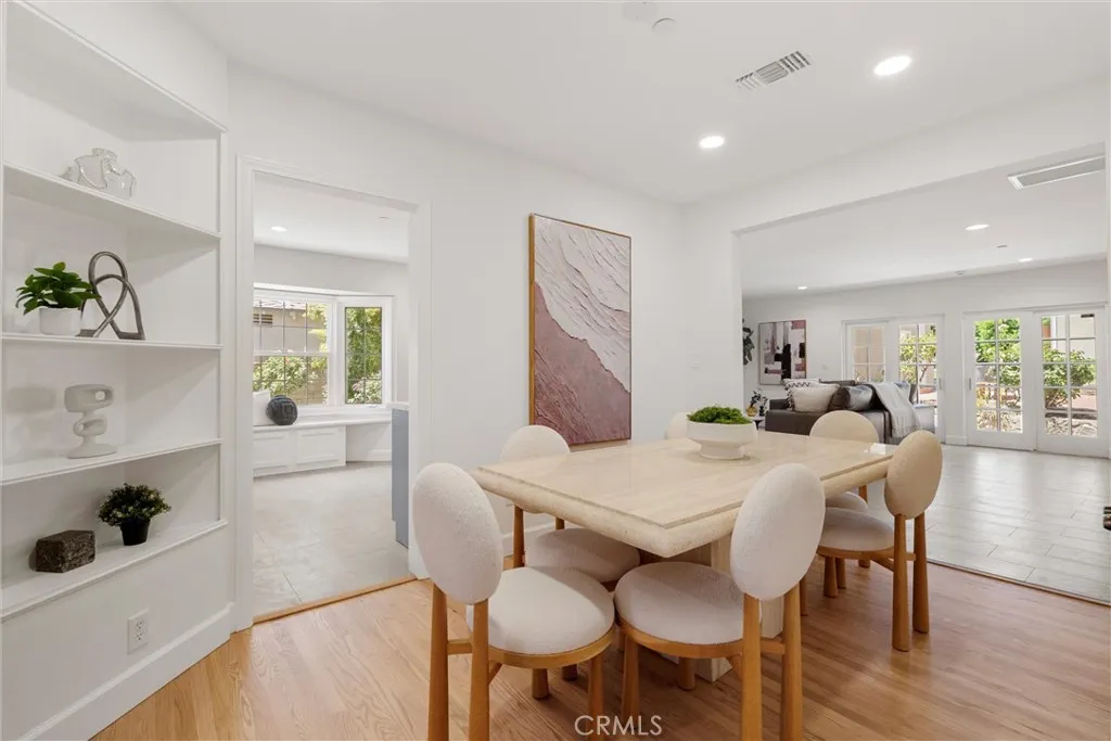 Burbank, California 91501, United States, 4 Bedrooms Bedrooms, ,5 BathroomsBathrooms,Residential,Active,183926