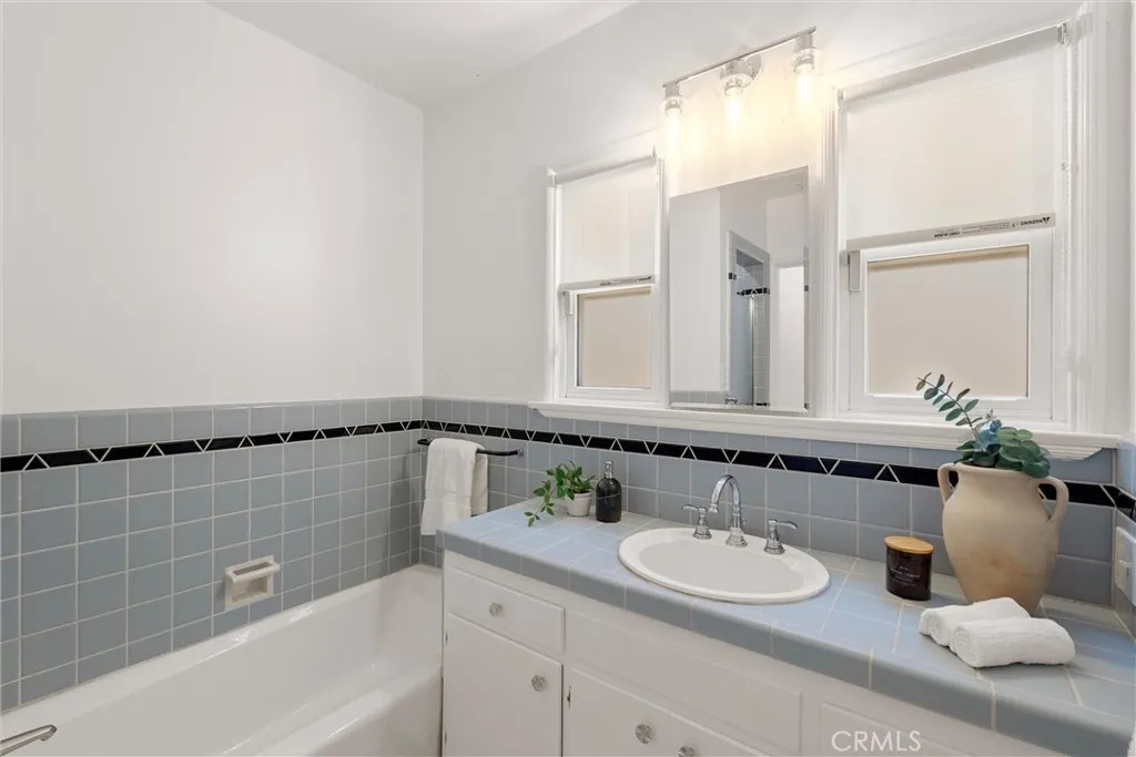 Burbank, California 91501, United States, 4 Bedrooms Bedrooms, ,5 BathroomsBathrooms,Residential,Active,183926