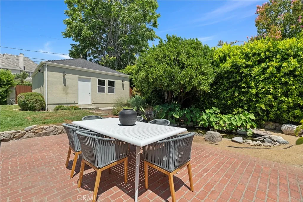 Burbank, California 91501, United States, 4 Bedrooms Bedrooms, ,5 BathroomsBathrooms,Residential,Active,183926