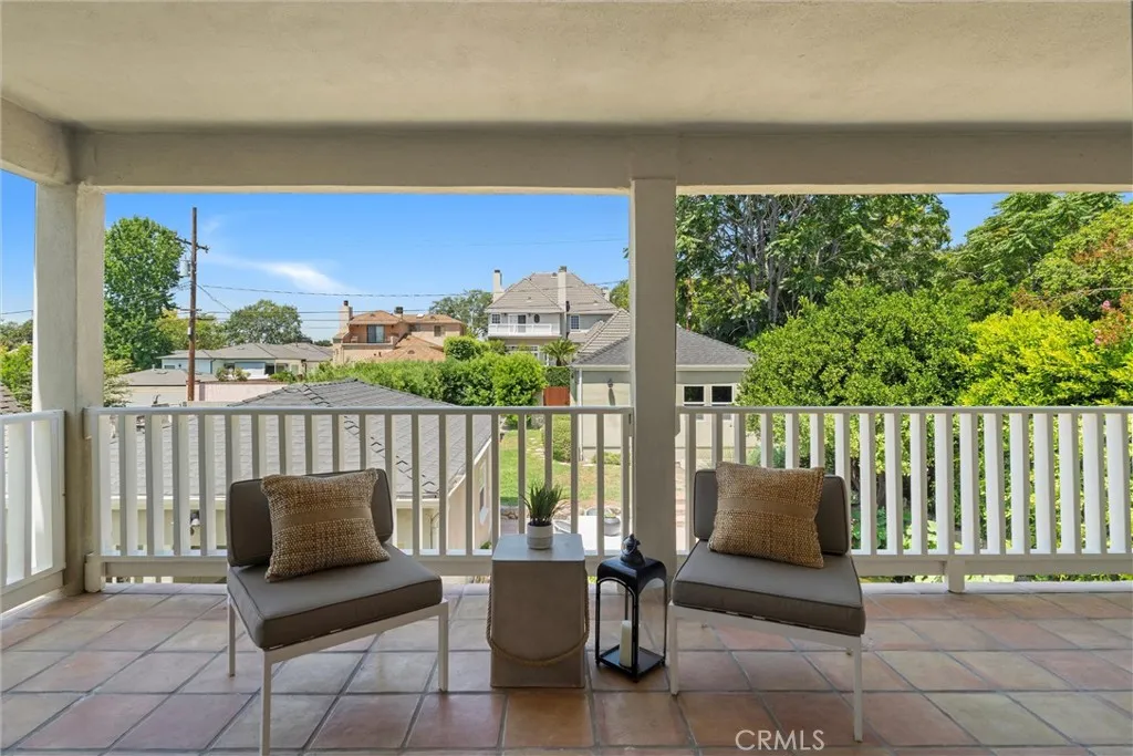 Burbank, California 91501, United States, 4 Bedrooms Bedrooms, ,5 BathroomsBathrooms,Residential,Active,183926