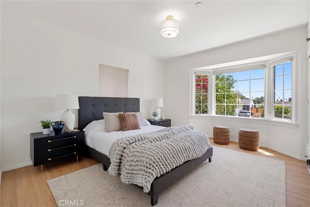 Burbank, California 91501, United States, 4 Bedrooms Bedrooms, ,5 BathroomsBathrooms,Residential,Active,183926