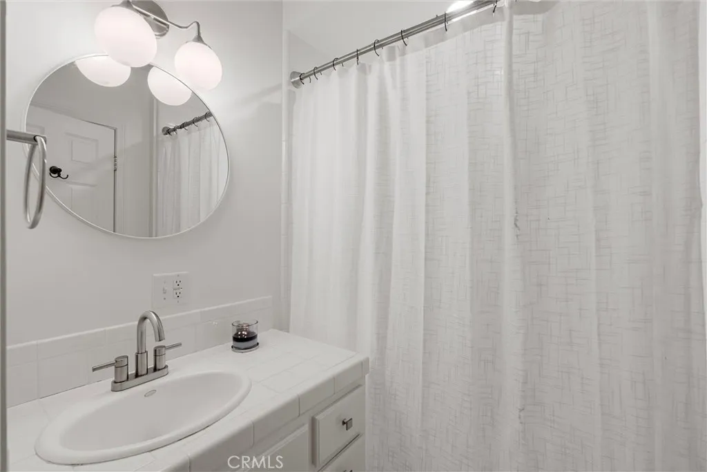 Burbank, California 91501, United States, 4 Bedrooms Bedrooms, ,5 BathroomsBathrooms,Residential,Active,183926