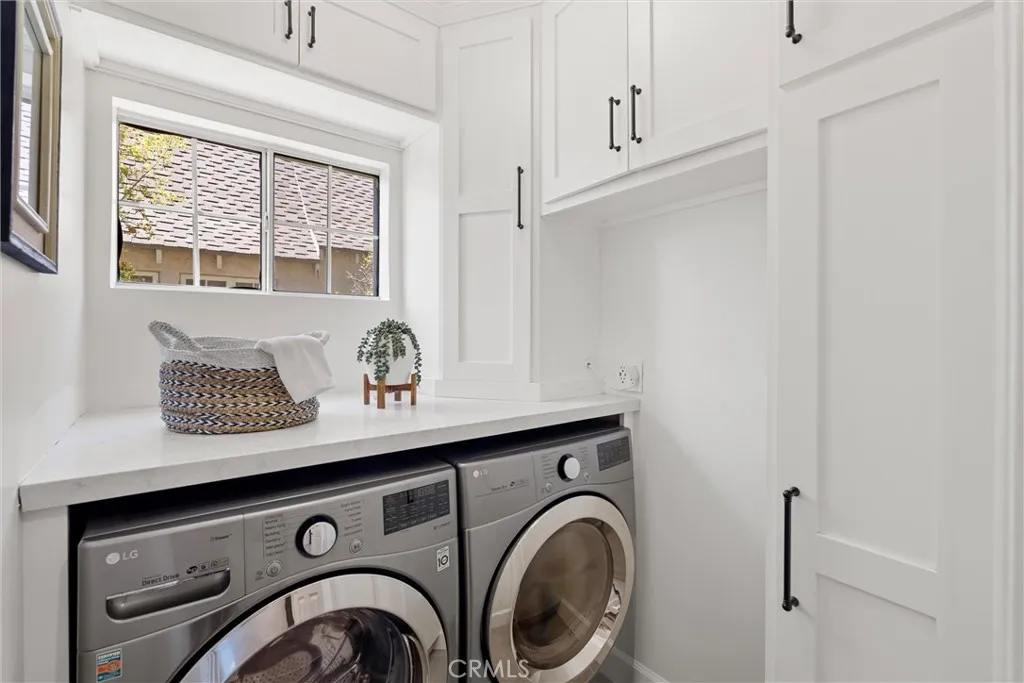 Burbank, California 91501, United States, 4 Bedrooms Bedrooms, ,5 BathroomsBathrooms,Residential,Active,183926