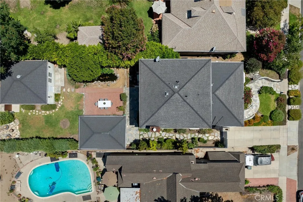 Burbank, California 91501, United States, 4 Bedrooms Bedrooms, ,5 BathroomsBathrooms,Residential,Active,183926