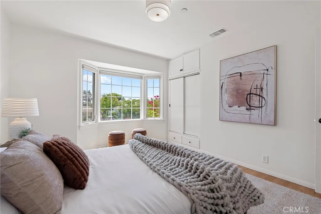 Burbank, California 91501, United States, 4 Bedrooms Bedrooms, ,5 BathroomsBathrooms,Residential,Active,183926