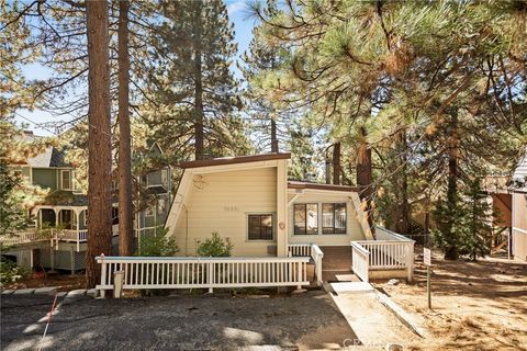 Photo of 30951 Glen Oak Dr, Running Springs, CA 92382 (MLS # IG25244337)