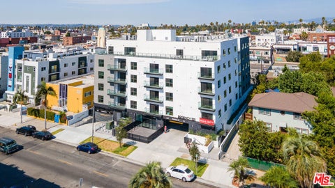 Photo of 321 S Oxford Avenue #408, Los Angeles, CA 90006 (MLS # 26105419)