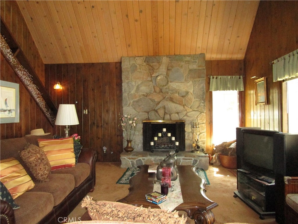 26614 Hillcrest