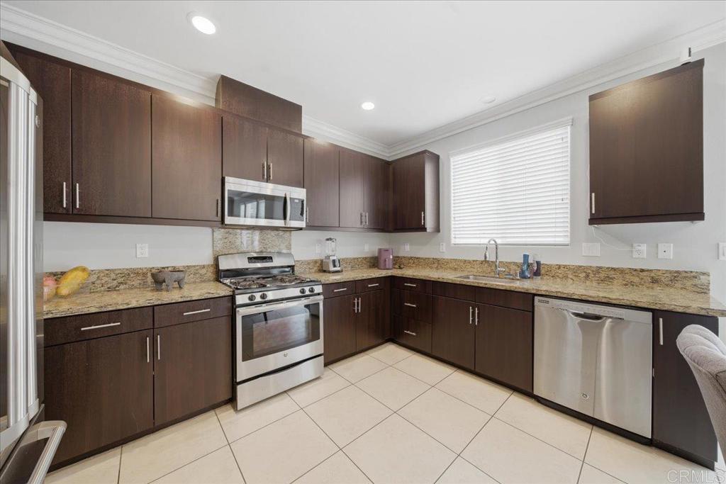 42921 Avenida Amistad