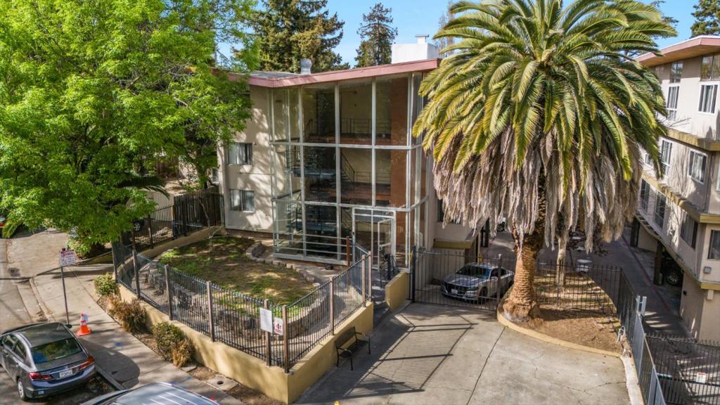17771779 Woodland Avenue