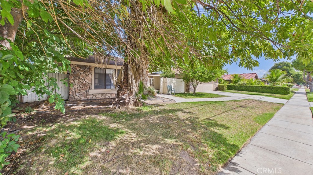 358 E Walnut