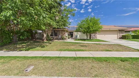 358 E Walnut Ave, Rialto, CA 92376 - MLS#: CV25235635