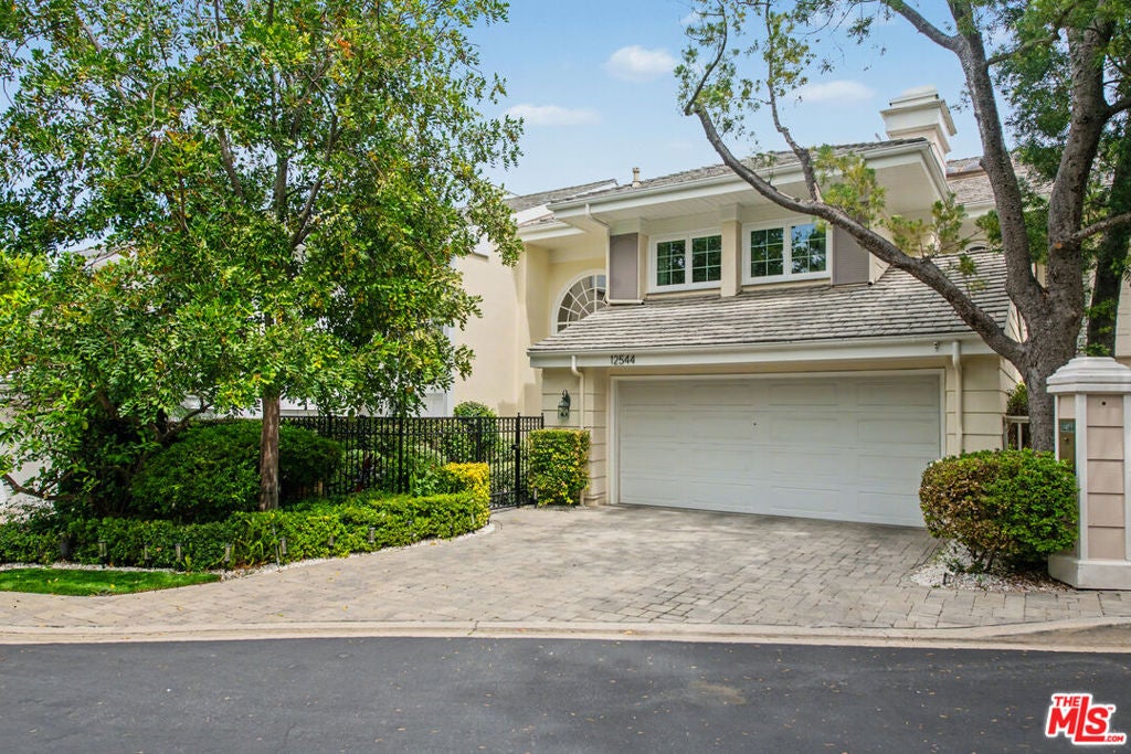 12544 The Vista