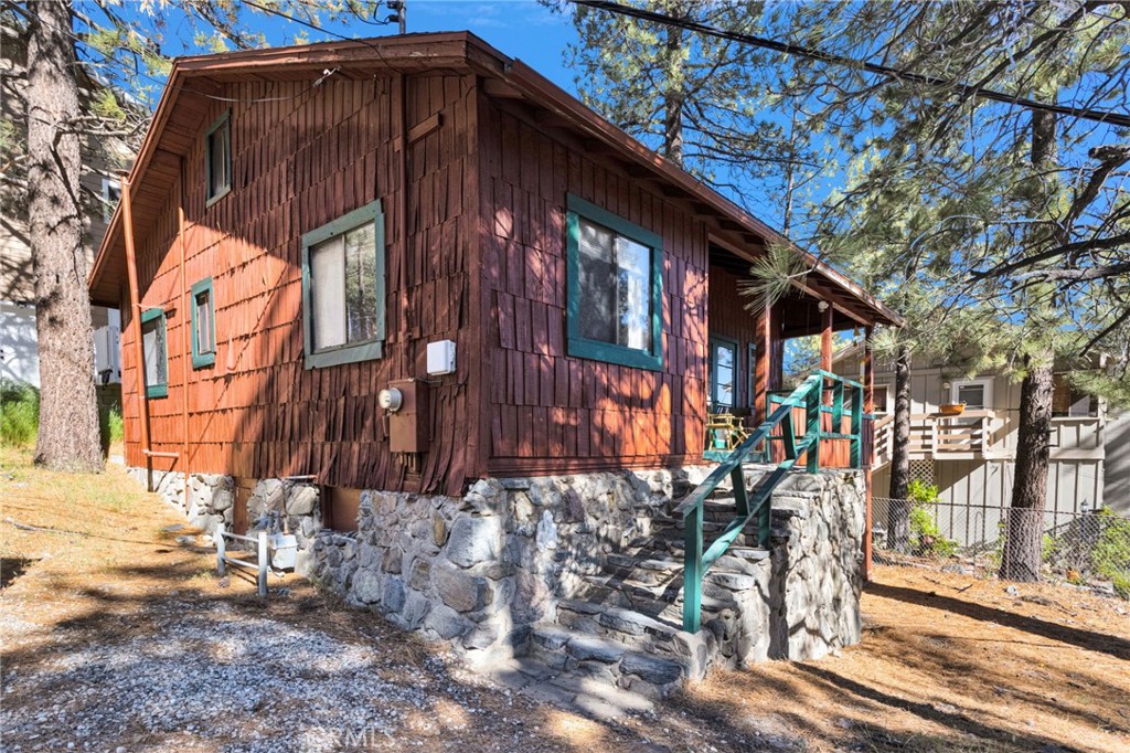 2054 E Canyon