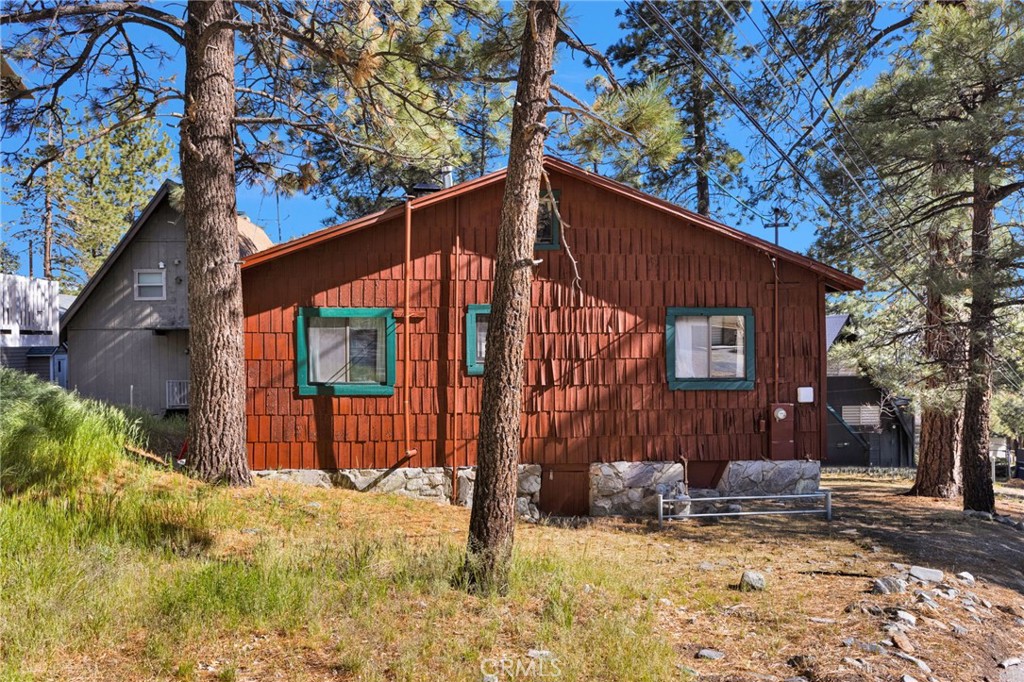 2054 E Canyon