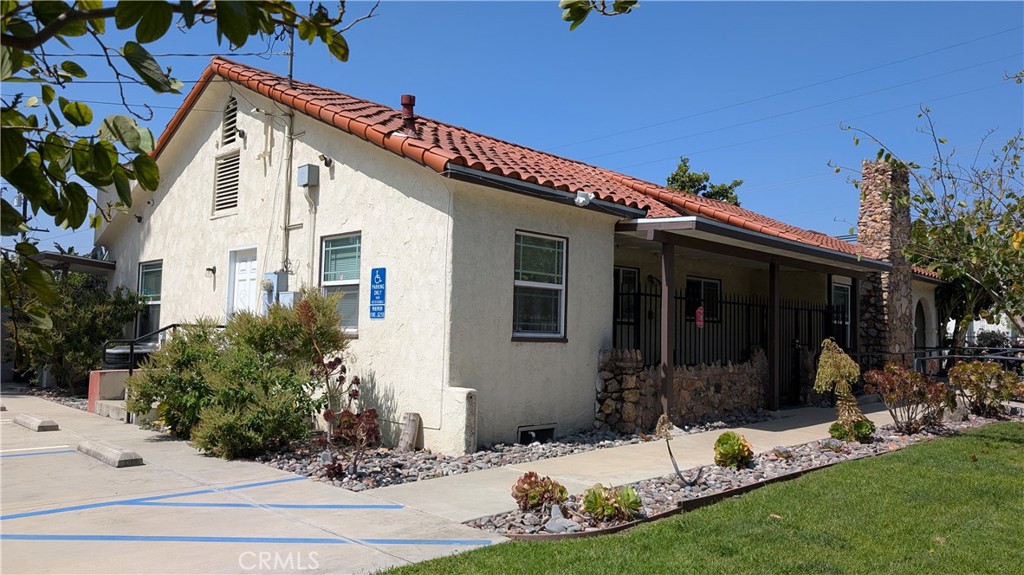 534 N Campus Avenue
